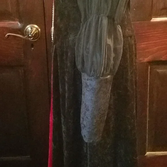 Charades Maxi Renaissance Dress - Picture 4 of 9